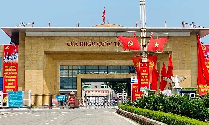 VIETNAMESE BORDER CROSSINGS VIETNAMESE BORDER CROSSINGS