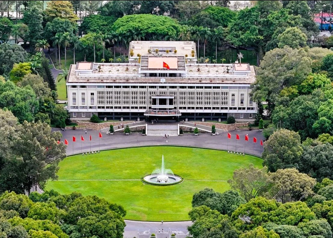 Tourists enjoy cannon firing rehearsal in Ho Chi Minh City ahead of April 30 celebration