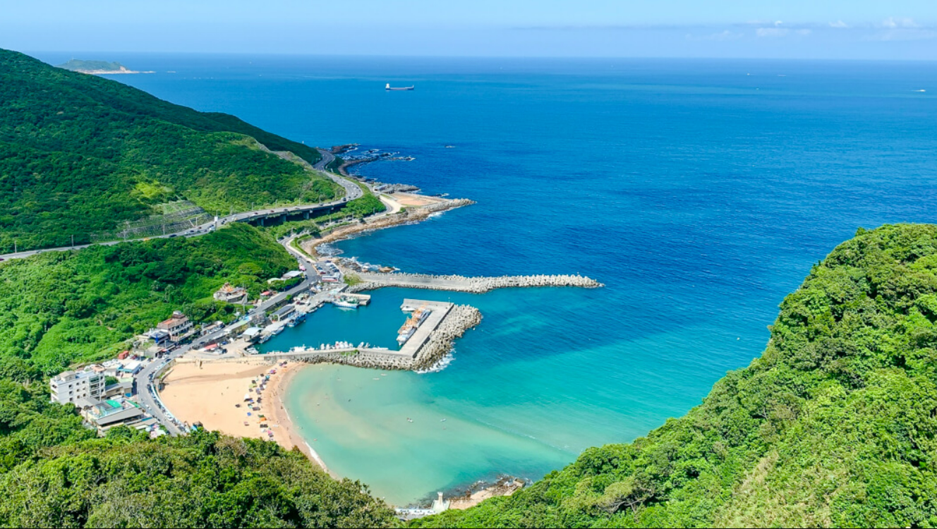 Vinh Hy Bay – Where time slows down and the sea sings softly.