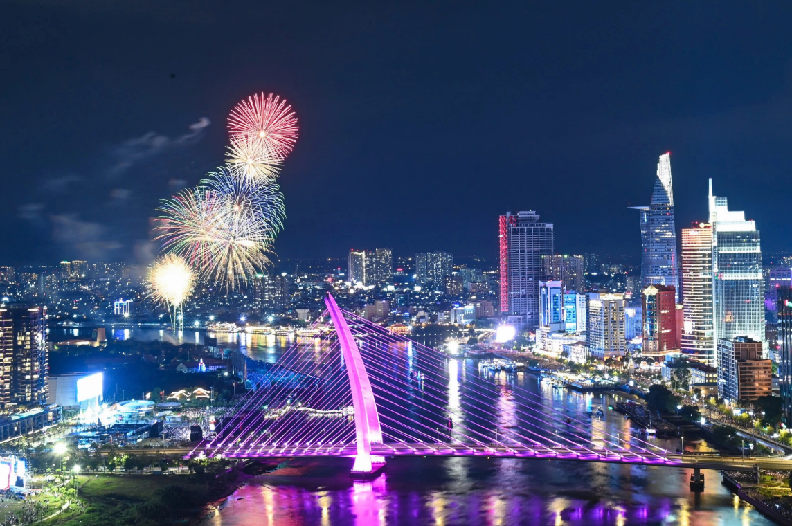 Which places to watch Ho Chi Minh City’s April 30 fireworks displays?