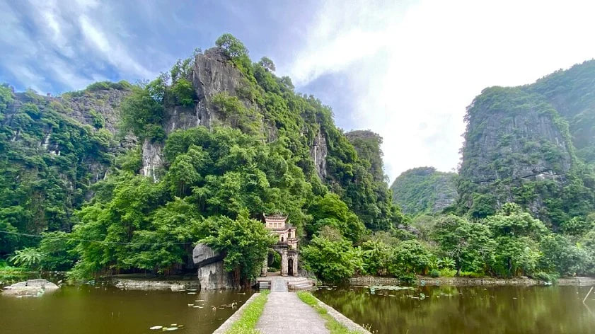 Ninh Binh Travel Guide 2026: Discover the Beauty of Limestone Mountains and Golden Rice Fields