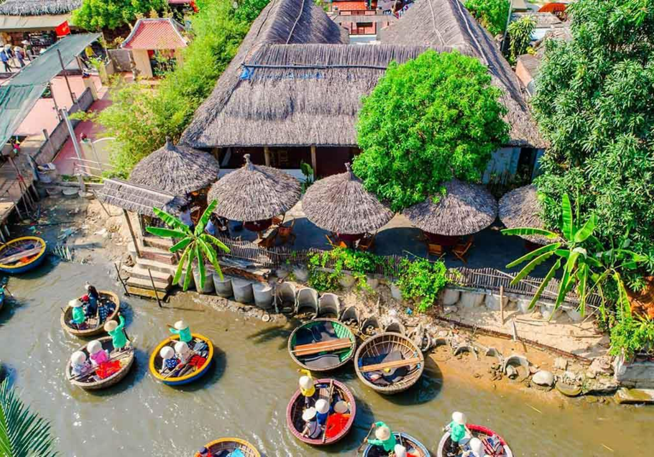 Coconut boat ride in Hoi An: A must-try journey through stunning natural beauty. Coconut boat ride in Hoi An: A must-try journey through stunning natural beauty.