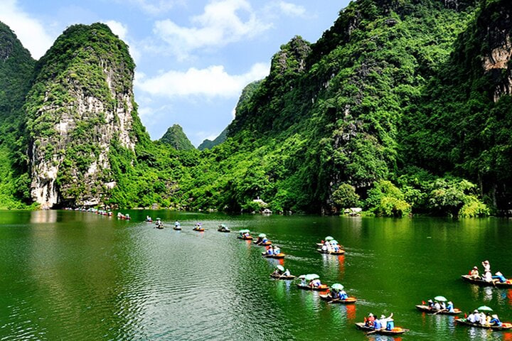 Trang An vs Tam Coc: Which Boat Tour in Ninh Binh Offers the Best Experience?
